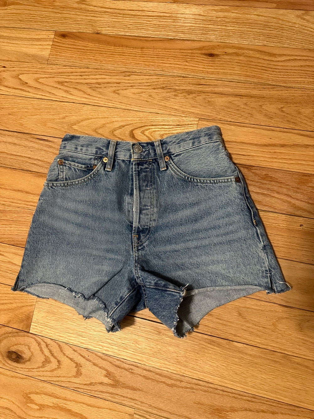 Re/Done High-Rise Cutoff Jean Shorts in Medium Blue